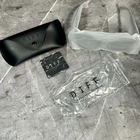 DIFF Eyewear — Cassidy Sunglasses in Olive Green — NWT - Picture 8 of 9